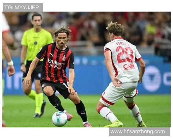 意甲焦点战：AC米兰大胜热刺引发争议判罚全场沸腾